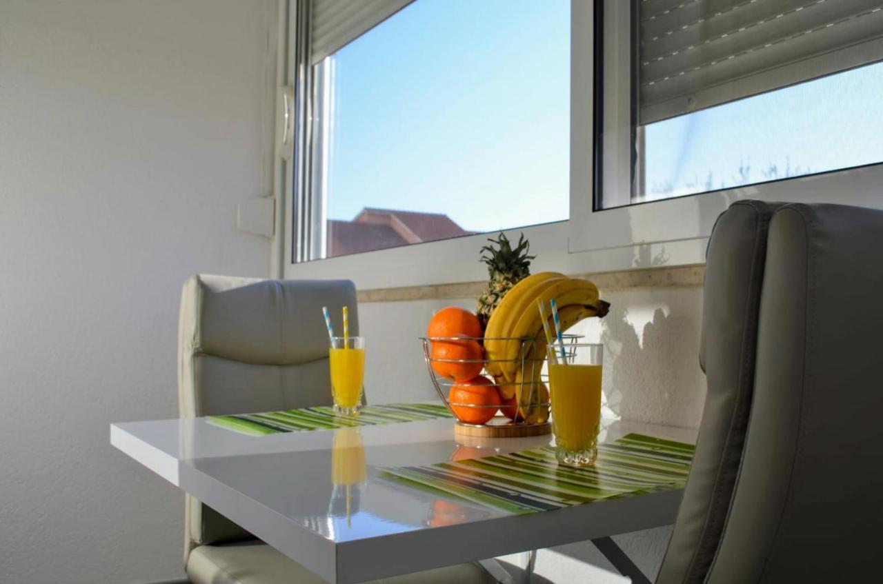 Mihaela Studio Apartmans 150M Near The Beach Kastela Exterior photo